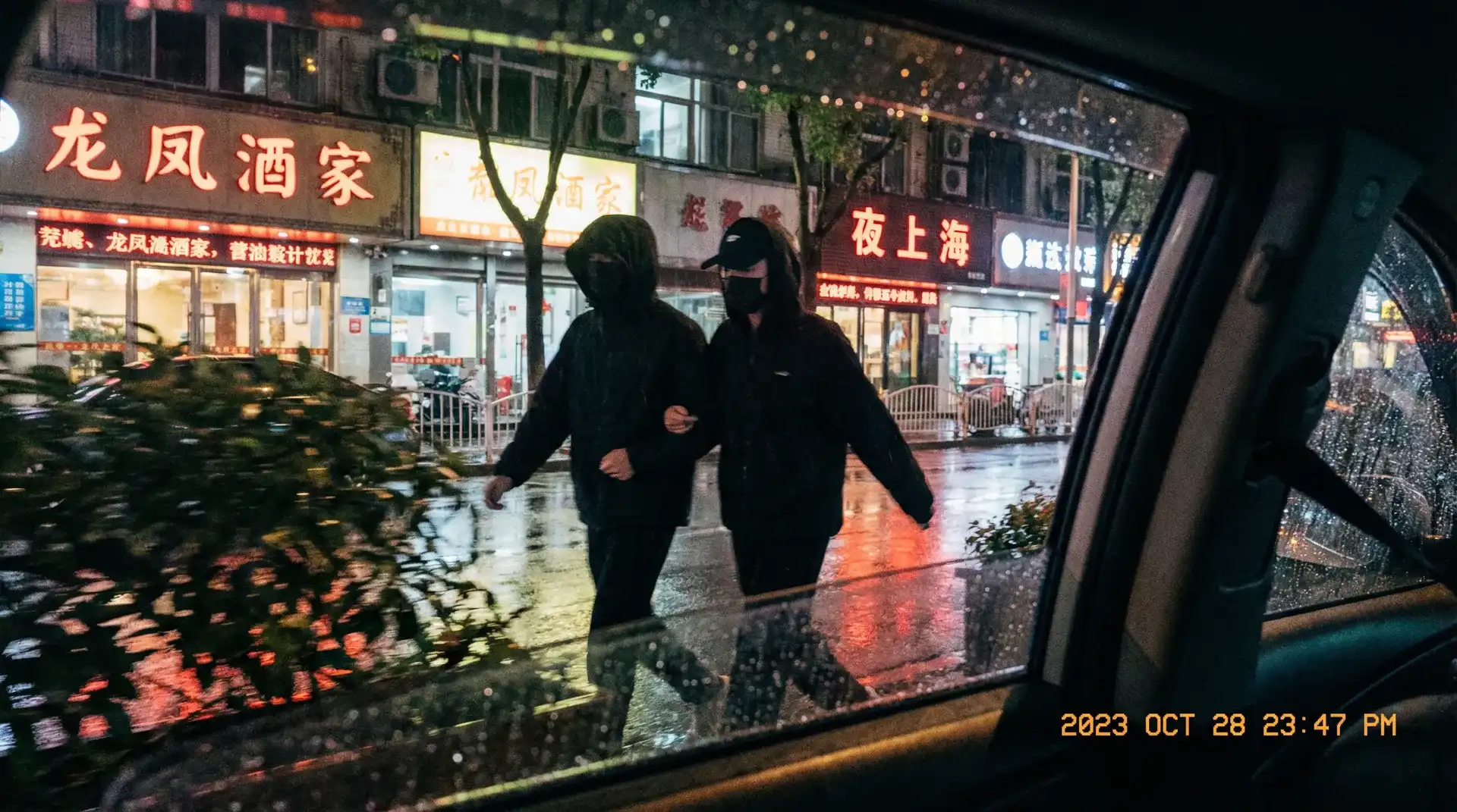 捷克街头金钱搭钱在线看 - 顶流明星深夜密会现场抓拍照片